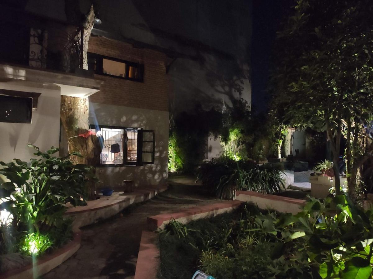 Laughing Buddha Guest House & Villa Kathmandu Buitenkant foto