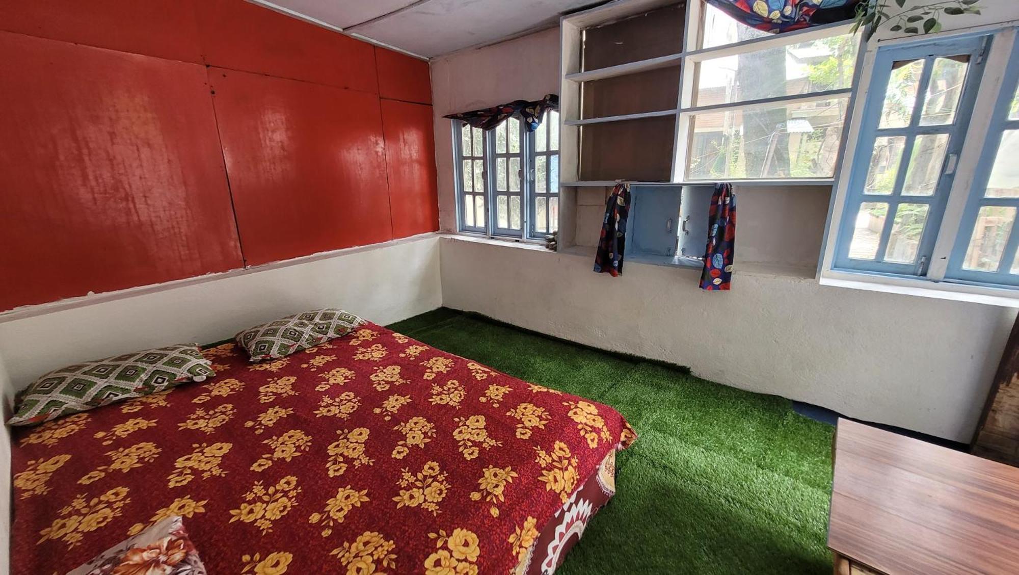 Laughing Buddha Guest House & Villa Kathmandu Buitenkant foto