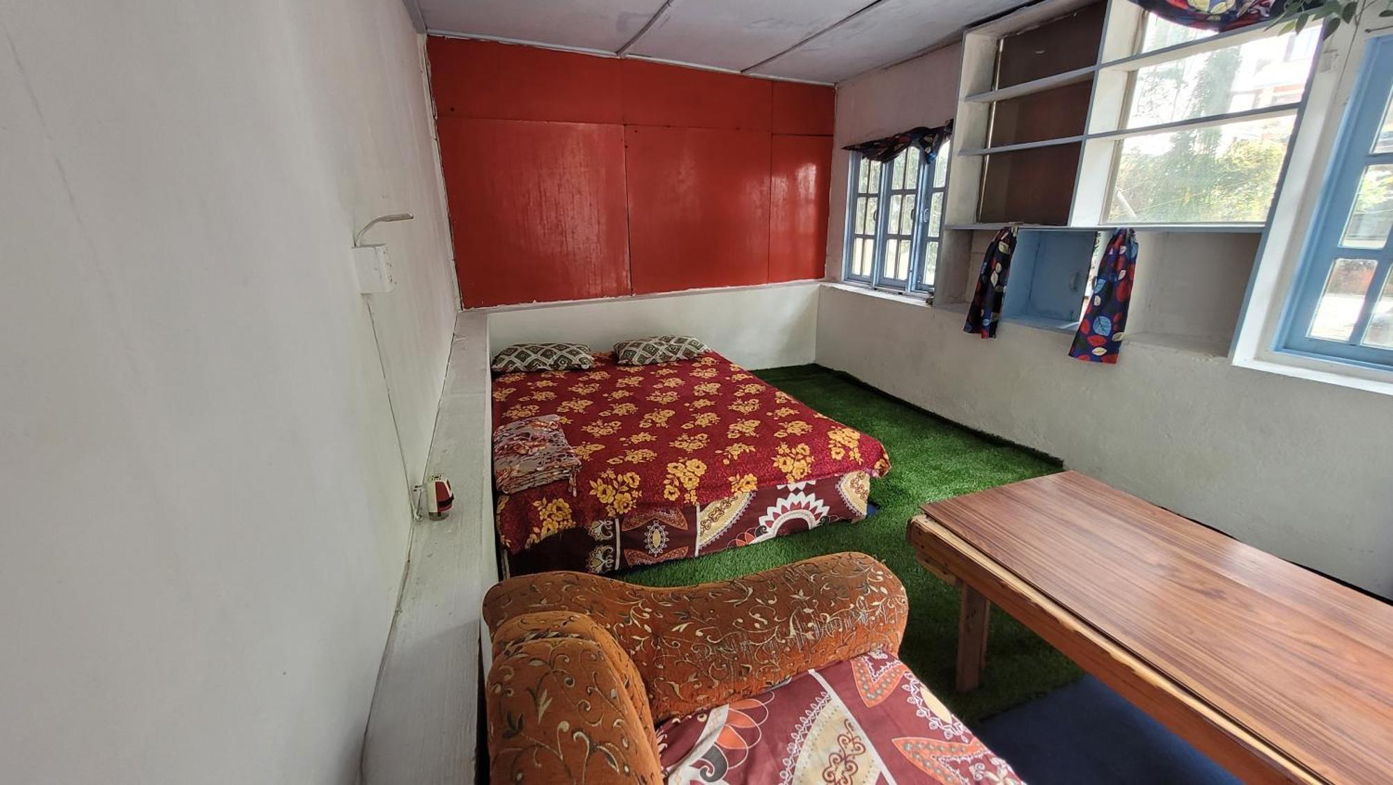 Laughing Buddha Guest House & Villa Kathmandu Buitenkant foto