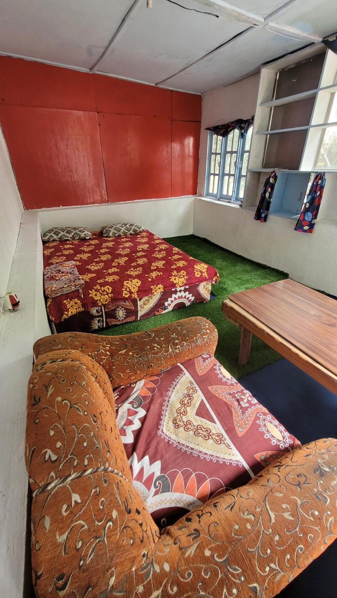 Laughing Buddha Guest House & Villa Kathmandu Buitenkant foto